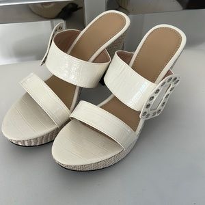 Brand new never been worn ladies shoe